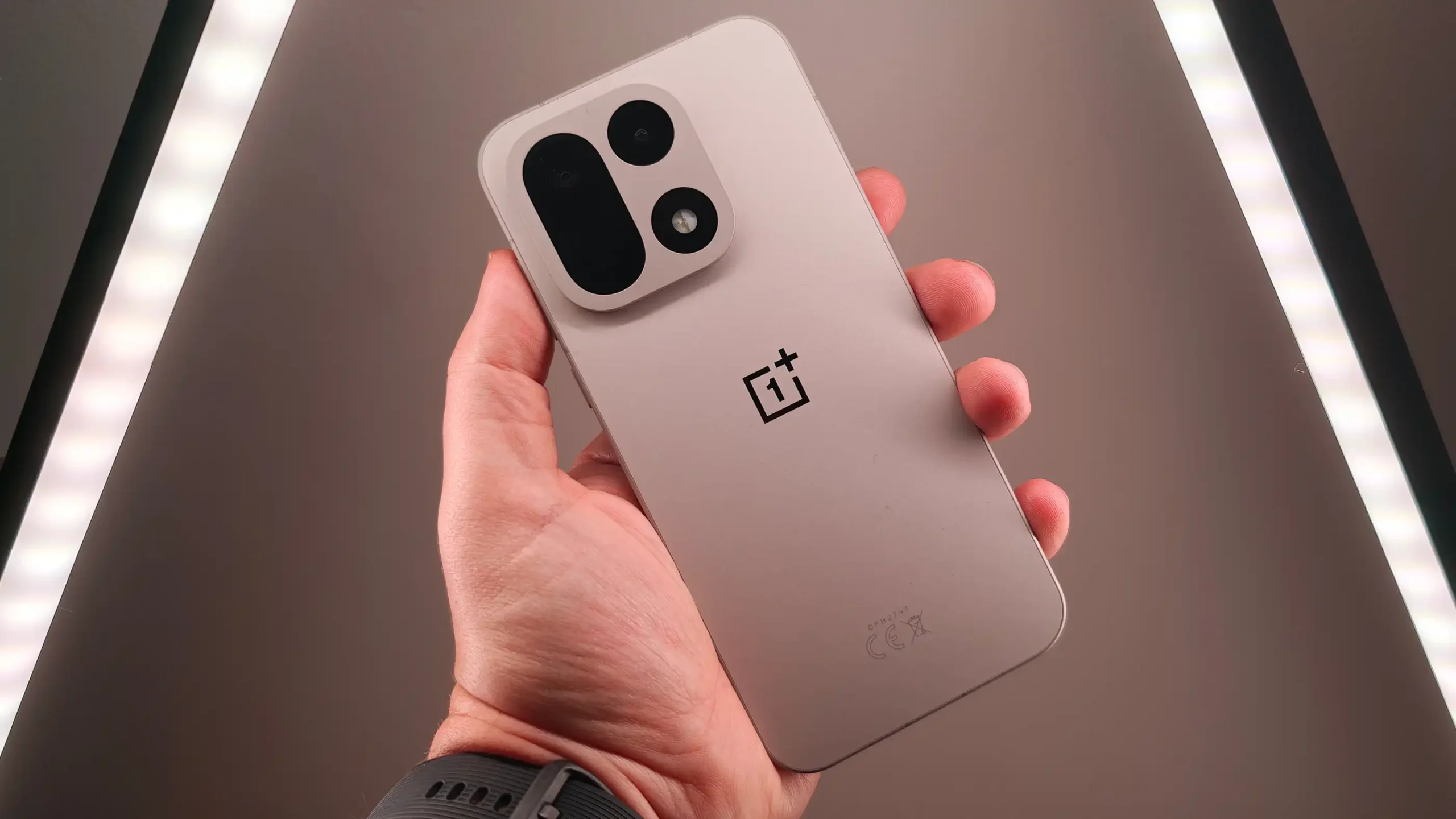 OnePlus 15 Jadi HP Gaming Paling Gahar 2026, Performa Kencang dan Baterai Super Awet