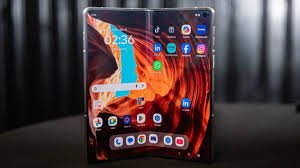 Motorola Razr Fold Resmi Diumumkan, Hadir dengan Layar 8,1 Inci
