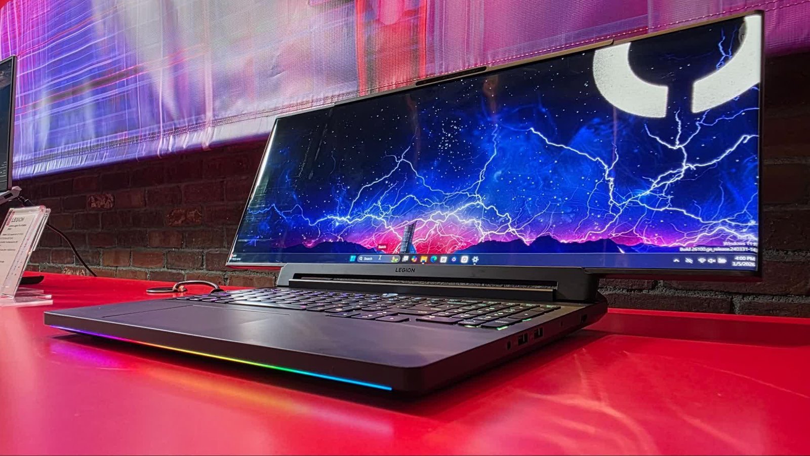 Laptop Gulung Fleksibel Jadi Konsep Futuristik Dunia Teknologi