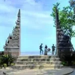 Pantai Bali LestariPantai dengan nuansa dekorasi ala Bali yang cukup populer di kalangan wisatawan lokal Medan untuk berfoto dan menikmati sunset
