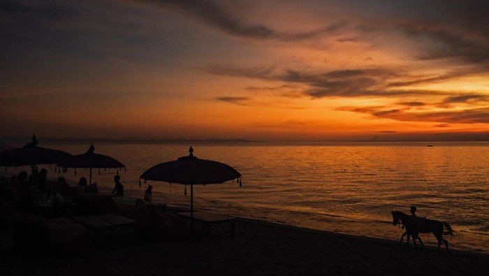 Sunset Beach Tanjung Uban Selatan Jadi Spot Senja Paling Diburu Wisatawan di Kepri