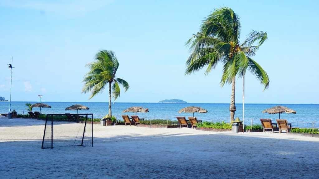 Pantai Sekera Bintan Jadi Tempat Healing Favorit, Suasana Damai dan Laut Lepasnya Memikat Wisatawan