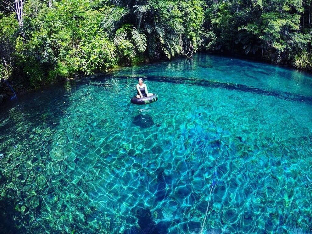 LABUAN CERMIN: Danau Ajaib Dua Rasa di Berau yang Bikin Takjub Dunia!