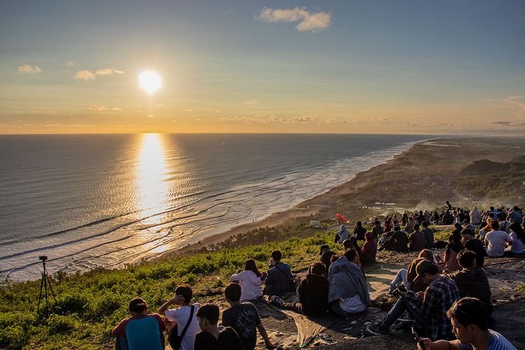 Pantai Parangtritis, Ikon Wisata Yogyakarta yang Terkenal dengan Panorama Laut dan Sunset Memukau