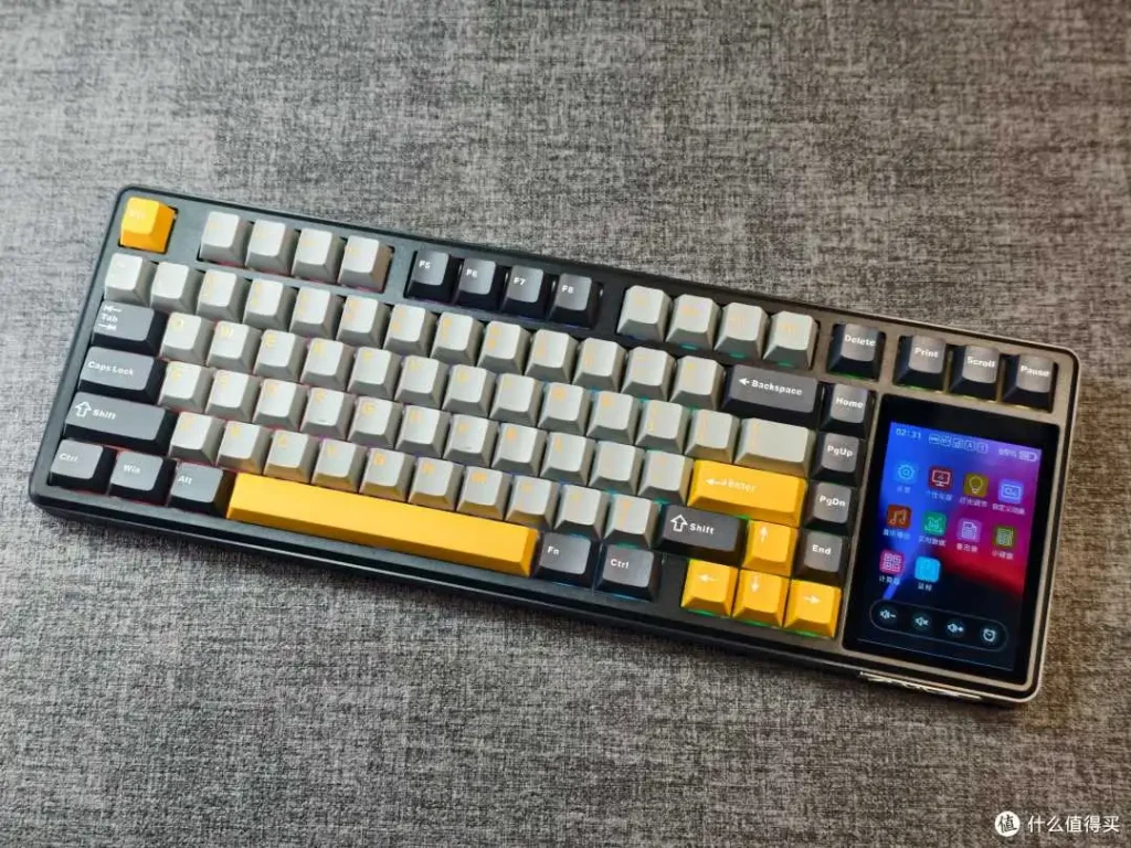 Keyboard Gaming dengan Layar IPS 3.98” dan Switch Huano