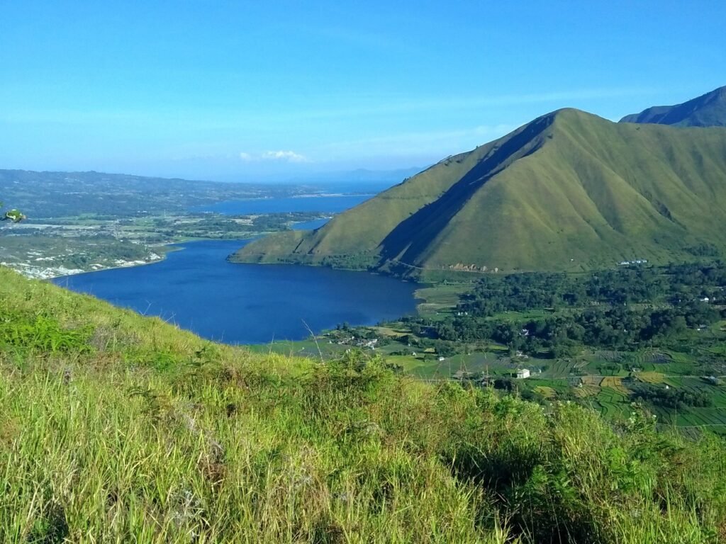 Bukit Holbung, Surga di Atas Danau Toba dengan Panorama Perbukitan yang Memukau