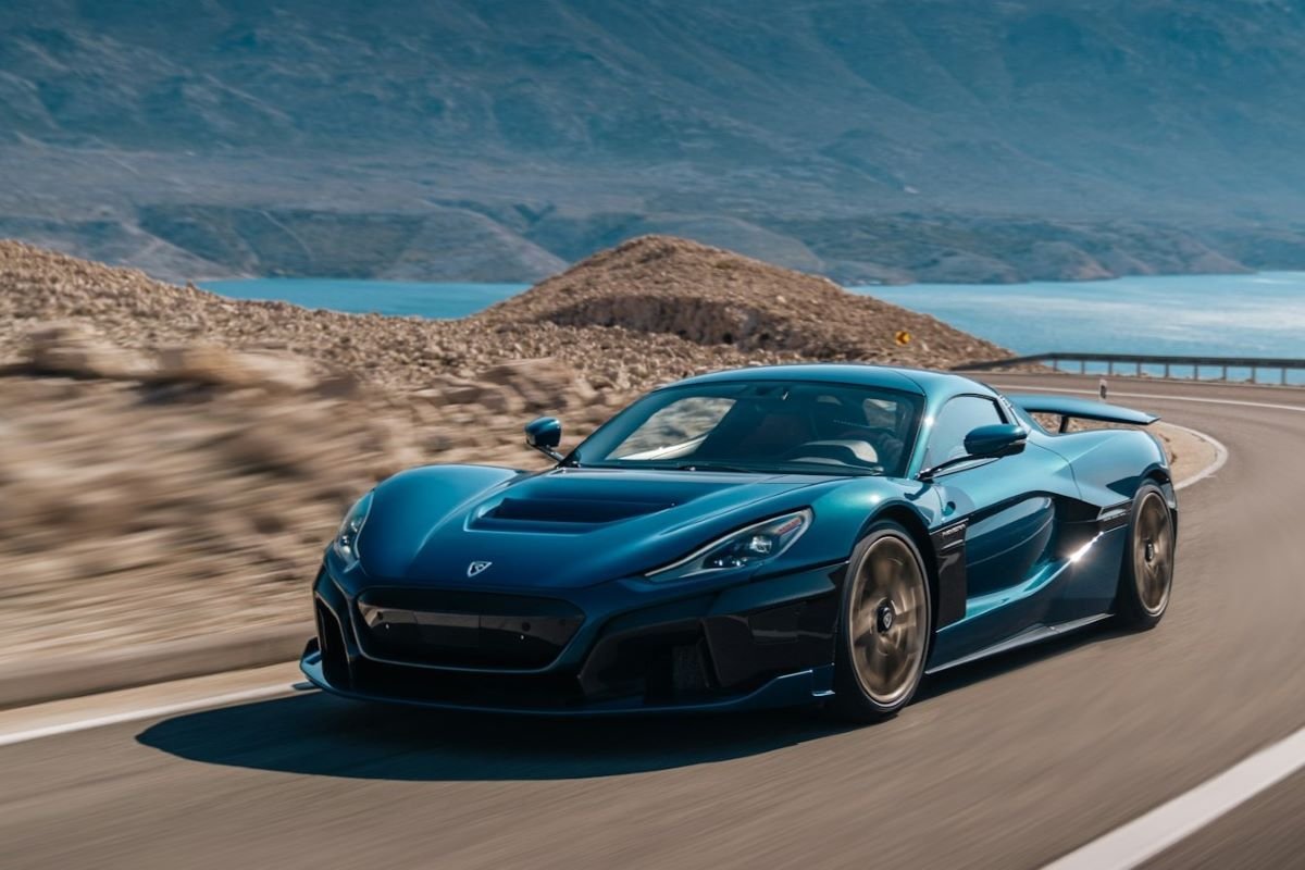 Rimac Nevera — Teknologi Supercar Listrik dengan AI Torque Control