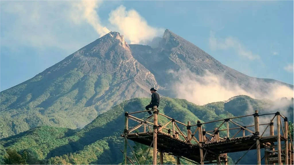 Bukit Klangon, Spot Terbaik Menikmati Keindahan Gunung Merapi dari Dekat