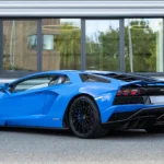 Lamborghini Aventador — Teknologi Carbon Fiber Monocoque & Struktur Super Ringan