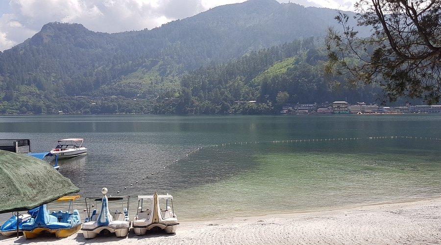 Pantai Pasir Putih Parbaba, Surga Tropis di Tepi Danau Toba yang Wajib Dikunjungi