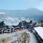 Tangkuban Perahu, Gunung Berapi Aktif dengan Panorama Kawah Dramatis