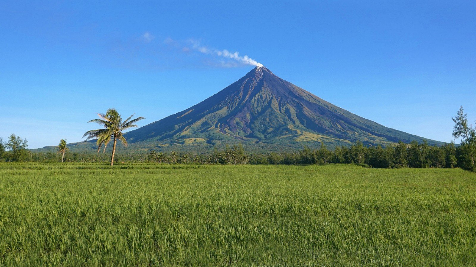 Gunung Mayon, Ikon Alam Filipina dengan Bentuk Kerucut Sempurna