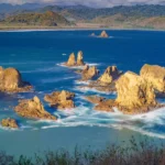 Teluk Love, Pesona Alam Romantis dengan Panorama Berbentuk Hati di Jember