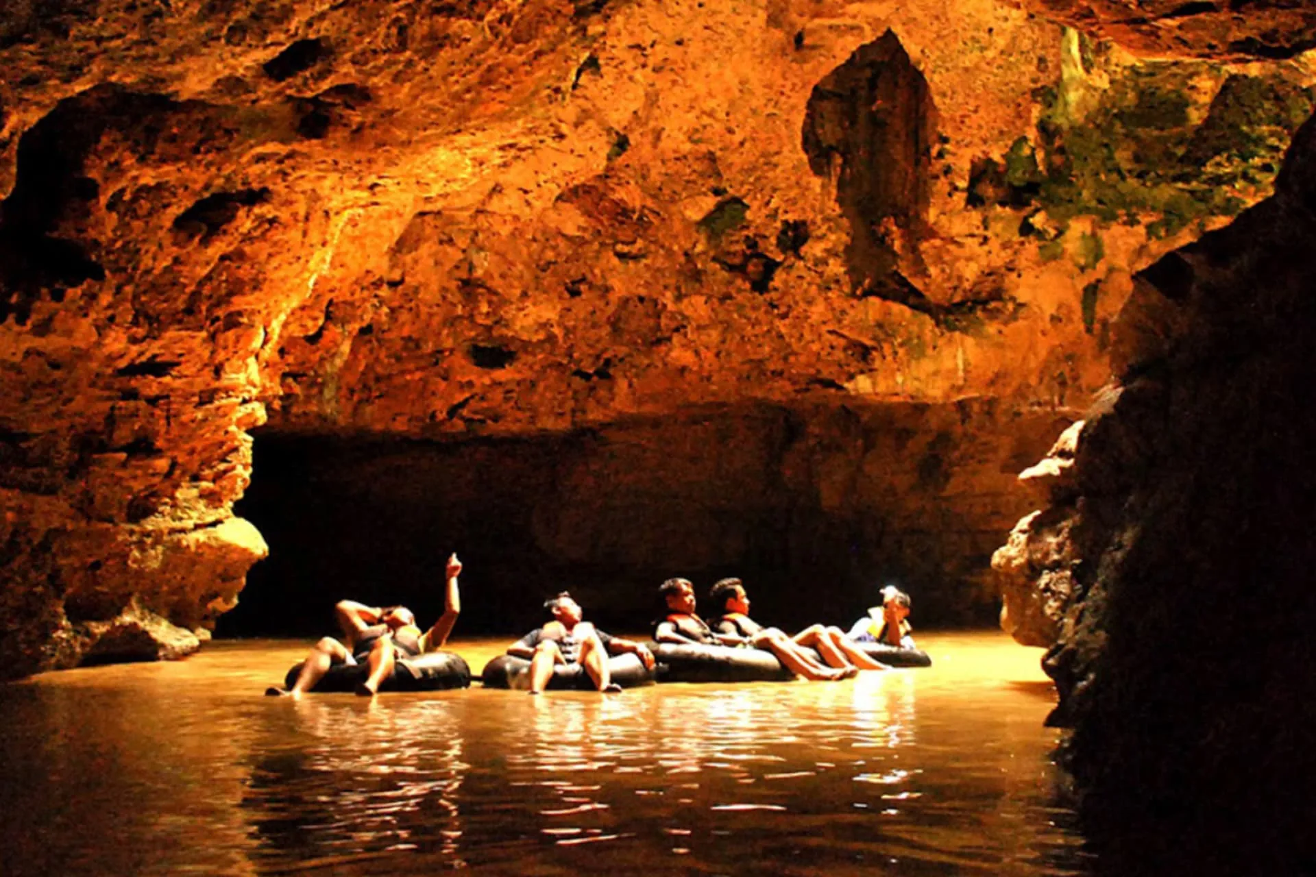 Goa Pindul – Wisata Cave Tubing yang Unik dan Menantang di Yogyakarta