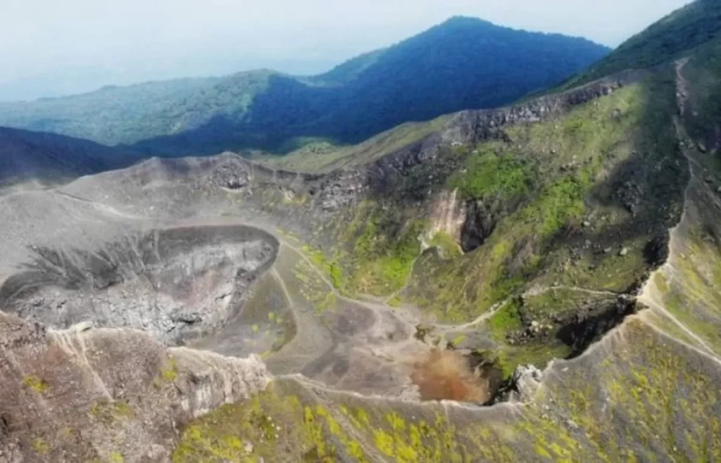 Pesona Gunung Api Bengkulu, Surga Pendaki dengan Panorama Spektakuler dari Ketinggian