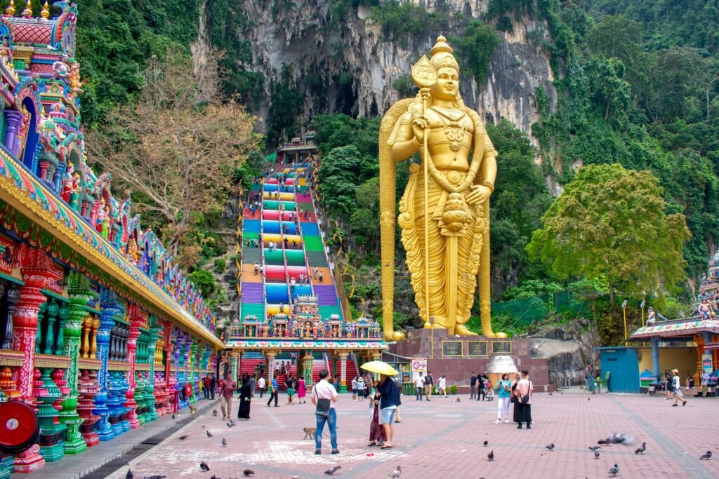 Batu Caves, Destinasi Wisata Ikonik yang Memadukan Keindahan Alam dan Budaya di Kuala Lumpur