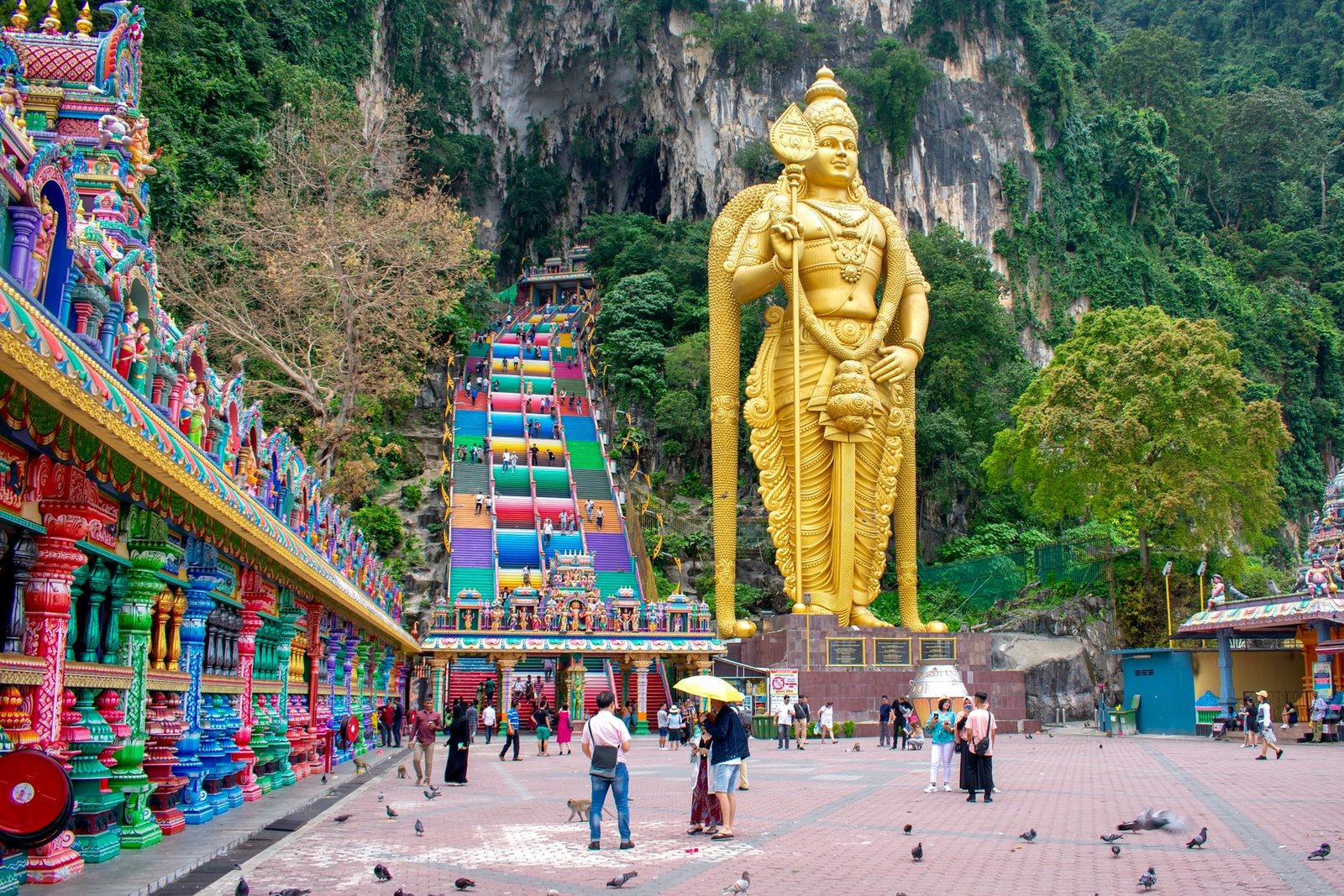 Batu Caves, Destinasi Wisata Ikonik yang Memadukan Keindahan Alam dan Budaya di Kuala Lumpur
