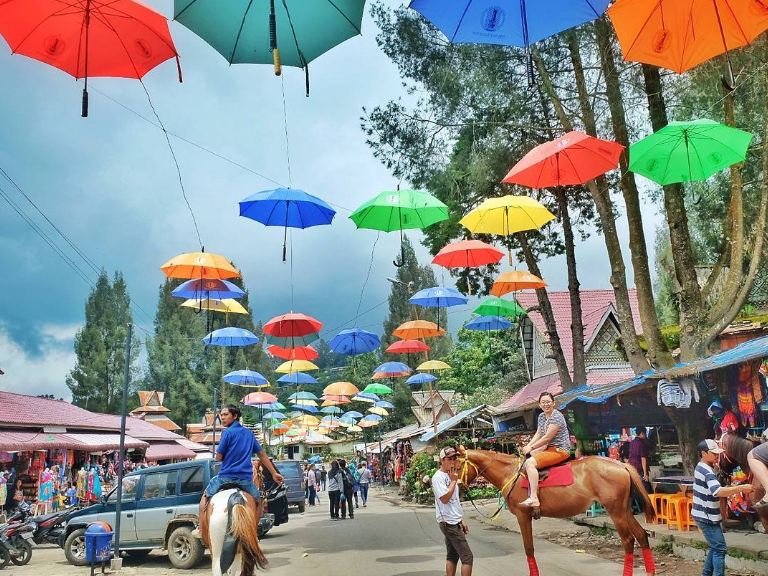 Surga Buah Pegunungan! Pasar Buah Berastagi Tawarkan Stroberi hingga Jeruk Karo Segar