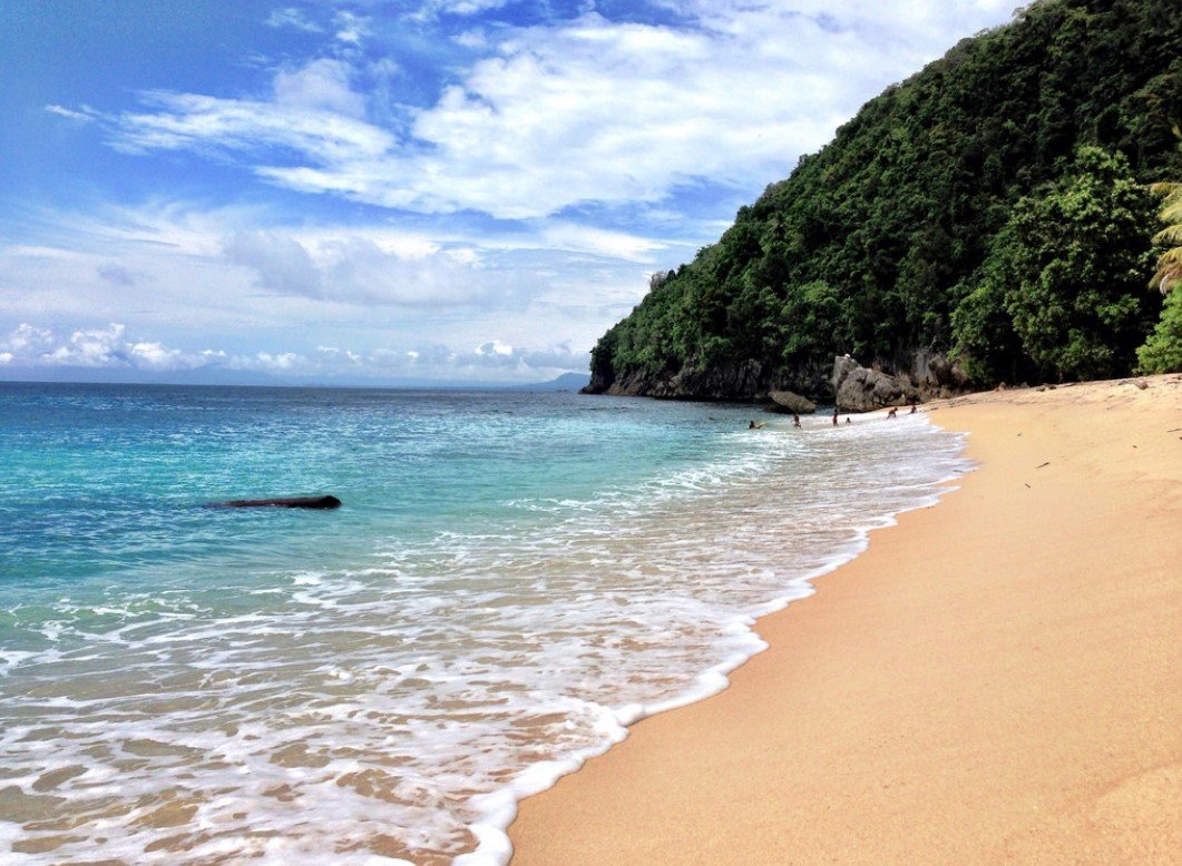 Pantai Base-G Jayapura: Destinasi Santai di Tepi Laut Papua