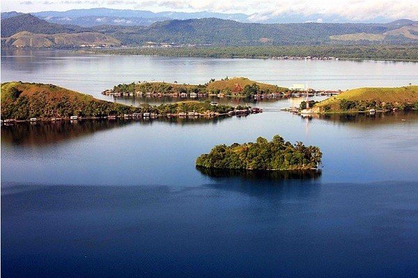 Danau Sentani: Permata Alam di Dekat Jayapura