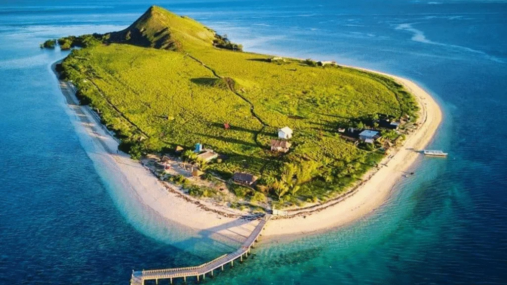 Pulau Kenawa, Surga Padang Savana di Perairan Sumbawa yang Memikat Wisatawan