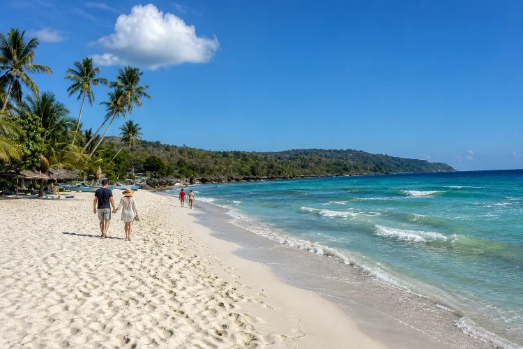Pantai Carolina, Destinasi Pantai Eksotis dengan Suasana Tenang di Padang