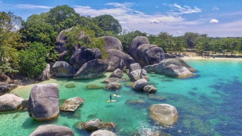 Pantai Tanjung Tinggi – Surga Pantai Eksotis dengan Batu Granit Raksasa di Belitung