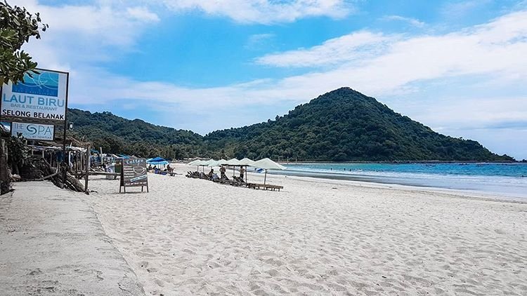 Pantai Selong Belanak, Destinasi Wisata Pantai Favorit di Lombok Tengah