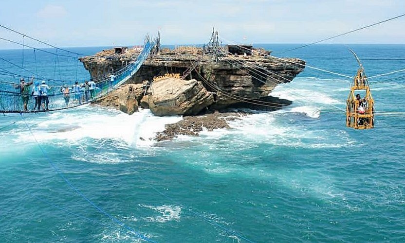 Pantai Timang – Wisata Ekstrem dengan Gondola Tradisional di Yogyakarta